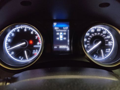 Used 2020 Toyota Camry SE image 23