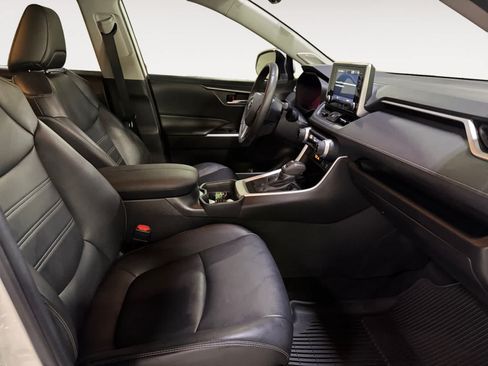 Used 2020 Toyota RAV4 XLE Premium FWD image 22