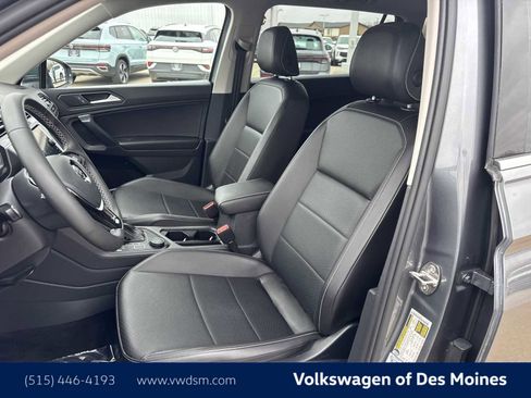 Used 2021 Volkswagen Tiguan SE w/ Panoramic Sunroof Package AWD/4WD image 11