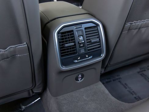 Certified 2026 Porsche Macan AWD/4WD image 45