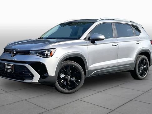 New 2026 Volkswagen Taos SE FWD image 1