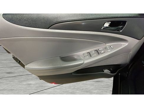 Used 2014 Hyundai Sonata Hybrid image 9