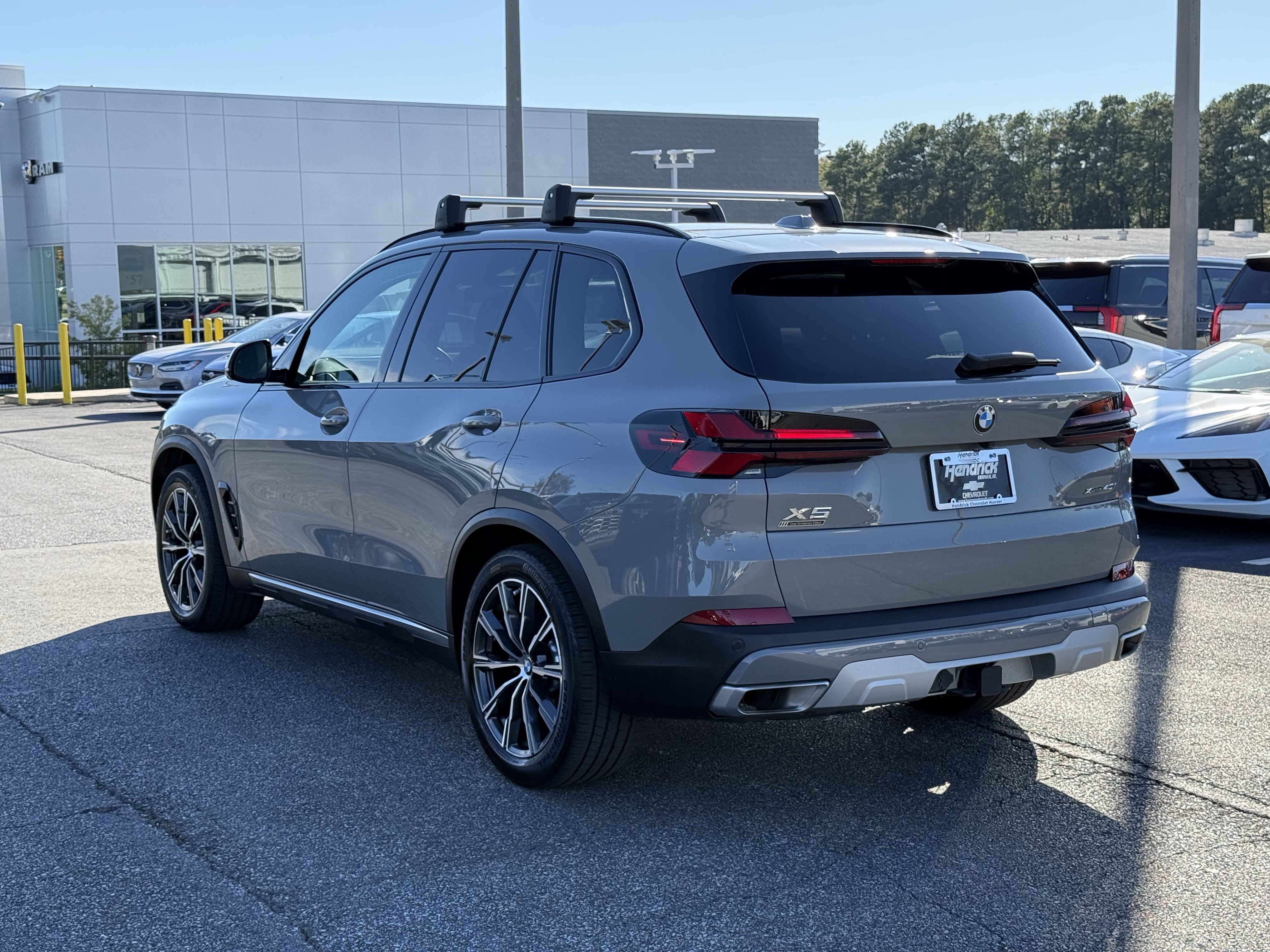 Used 2025 BMW X5 xDrive40i w/ Parking Assistance Package AWD/4WD image 11
