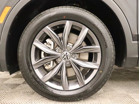 Used 2023 Volkswagen Tiguan SE w/ Panoramic Sunroof Package FWD image 6