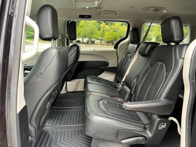 Used 2018 Chrysler Pacifica Touring-L FWD image 14