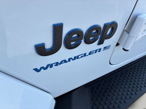Used 2023 Jeep Wrangler Unlimited Sahara AWD/4WD image 31