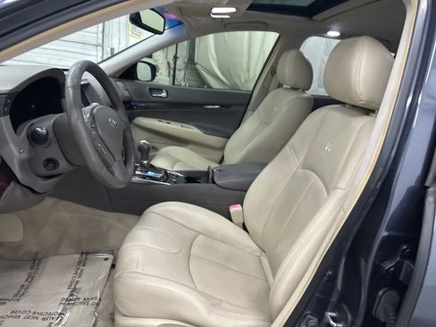 Used 2011 INFINITI G37 Journey w/ Premium Pkg image 19