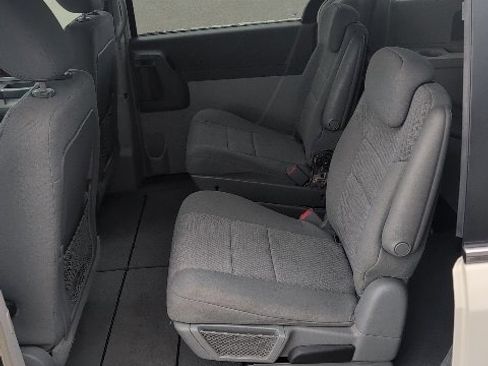 Used 2009 Chrysler Town & Country Touring image 26