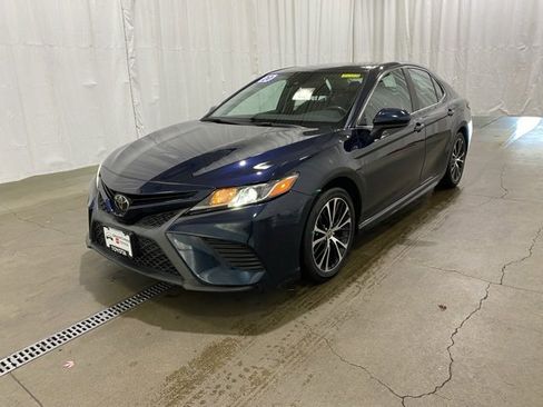 Used 2020 Toyota Camry SE image 8