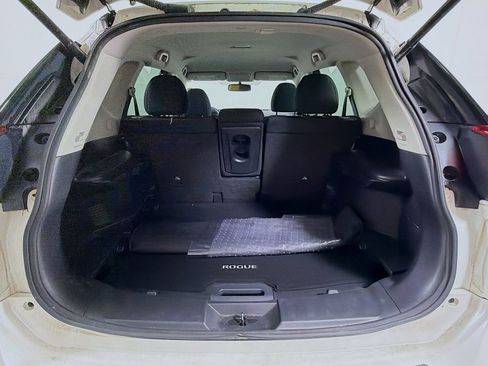 Used 2017 Nissan Rogue SV w/ SV Premium Package image 27