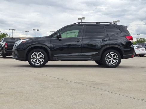 Used 2023 Subaru Forester Premium AWD/4WD image 8