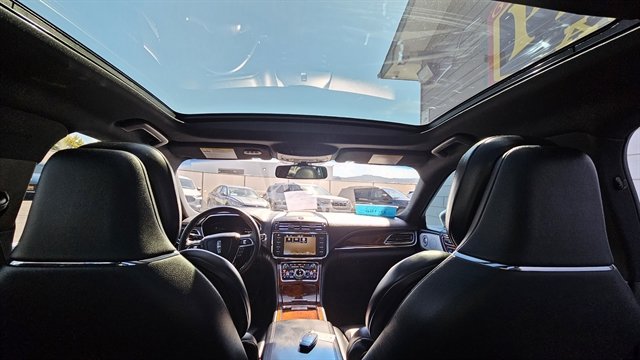 Used 2018 Lincoln Continental Reserve w/ Luxury Package AWD/4WD image 24