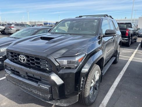 Used 2025 Toyota 4Runner TRD Sport Premium image 4