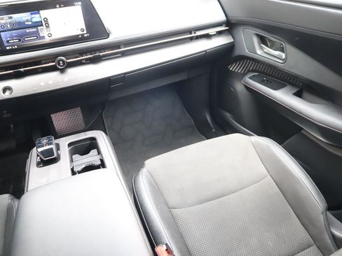 Used 2024 Nissan Ariya AWD image 34