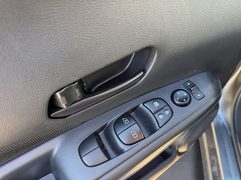 Used 2025 Nissan Kicks Play S image 12