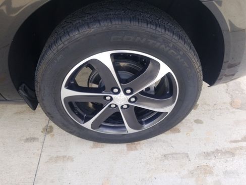 Used 2021 Buick Enclave Essence w/ Sport Touring Edition image 22