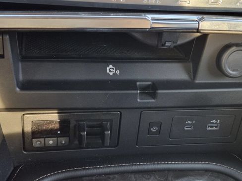 Used 2024 Nissan Armada Platinum w/ Captain's Chairs Package RWD image 36