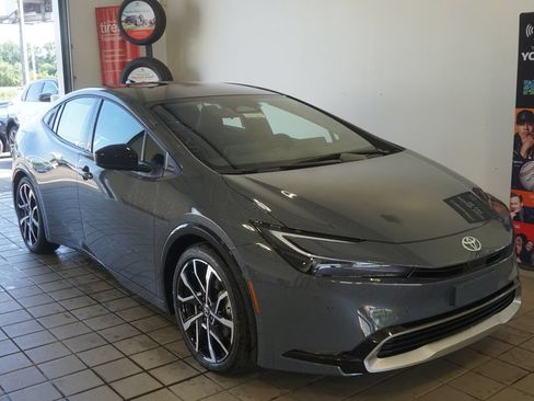 New 2026 Toyota Prius Plug-In Hybrid FWD image 2