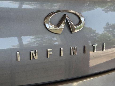 Used 2015 INFINITI Q60 Convertible w/ Premium Package RWD image 9