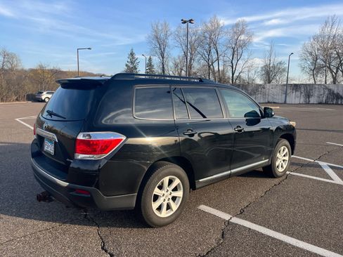 Used 2012 Toyota Highlander SE w/ Tow Pkg AWD/4WD image 6