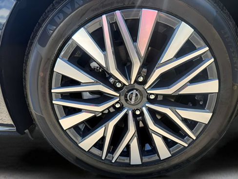Used 2024 Nissan Altima 2.5 SV FWD image 24