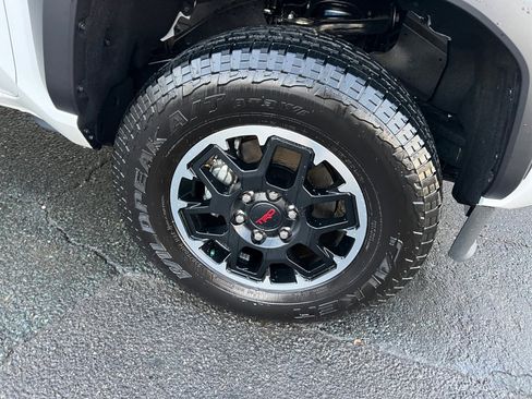 Used 2025 Toyota Tacoma TRD Off-Road image 28