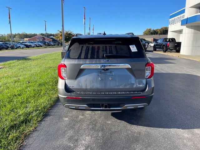 Used 2021 Ford Explorer XLT w/ Equipment Group 202A AWD/4WD image 2