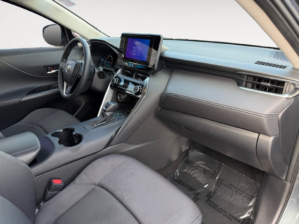 Used 2024 Toyota Venza LE AWD/4WD image 26