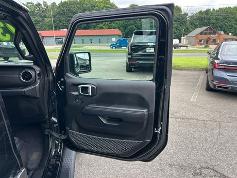 Used 2023 Jeep Wrangler Unlimited Sahara w/ Cold Weather Group AWD/4WD image 21