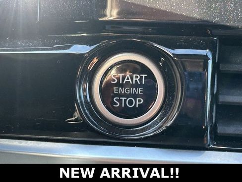 Used 2022 Nissan Pathfinder S image 27