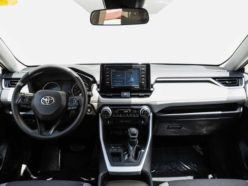 Used 2020 Toyota RAV4 XLE w/ Convenience Package FWD image 16