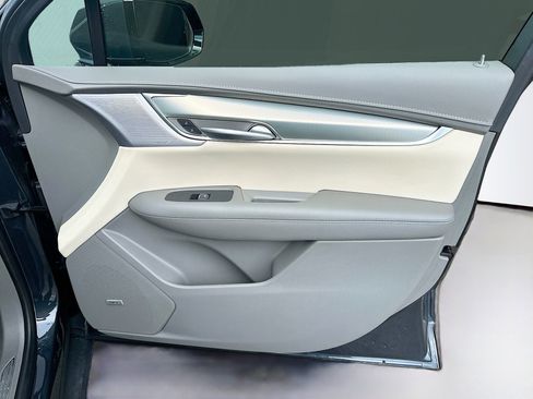 Used 2023 Cadillac XT5 Premium Luxury FWD image 36