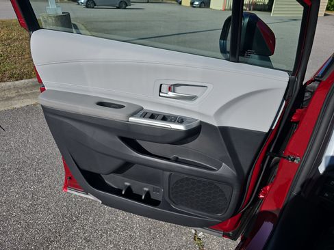 New 2026 Toyota Sienna XLE FWD image 28