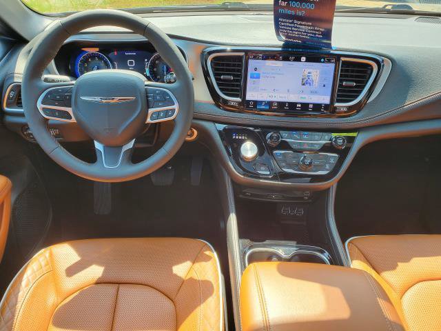 Certified 2025 Chrysler Pacifica Pinnacle FWD image 24