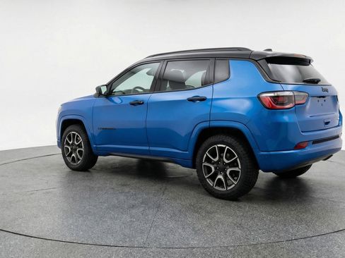 Used 2025 Jeep Compass Trailhawk AWD/4WD image 6