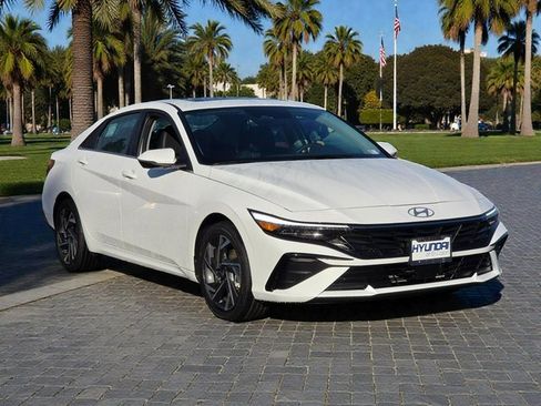 New 2025 Hyundai Elantra Limited image 3