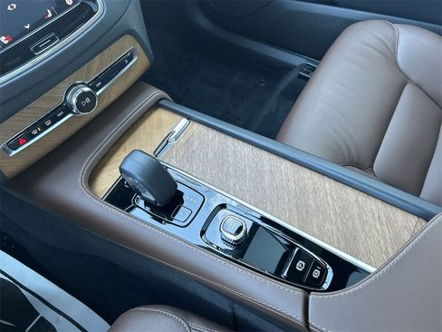 Certified 2024 Volvo XC90 T8 Plus w/ Protection Package image 22