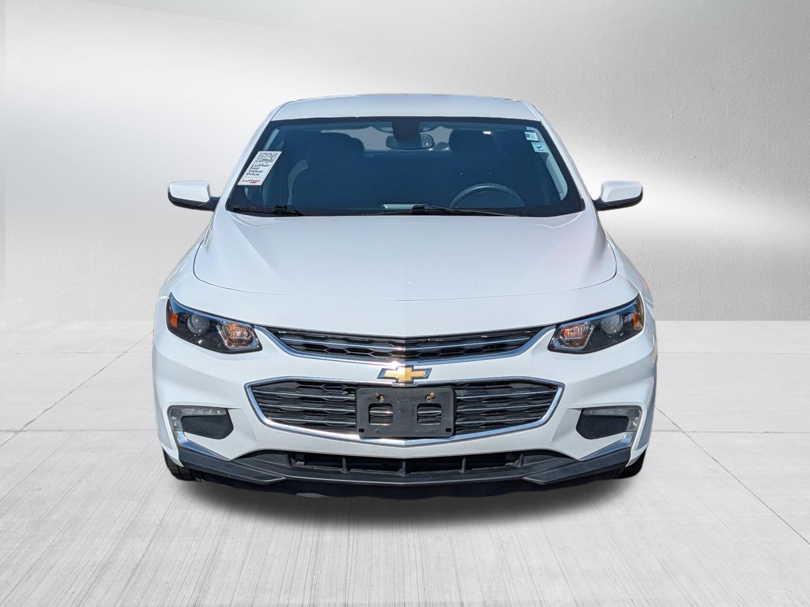Used 2017 Chevrolet Malibu LT FWD image 2