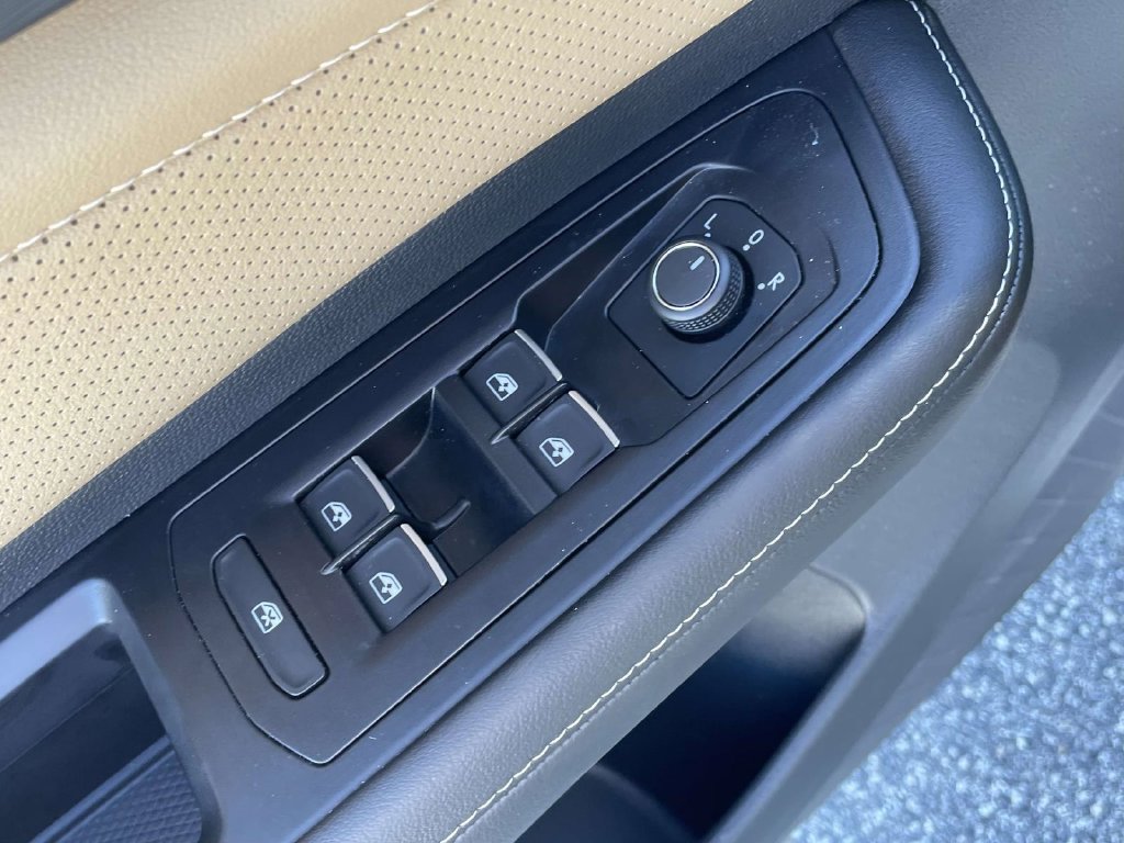 Certified 2026 Volkswagen Atlas Cross Sport SE FWD image 22