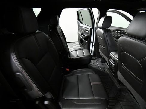 Used 2023 Chevrolet Traverse RS image 25