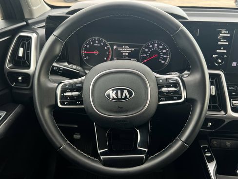 Used 2021 Kia Sorento S image 14
