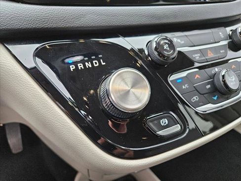 Used 2017 Chrysler Pacifica Touring-L Plus image 12