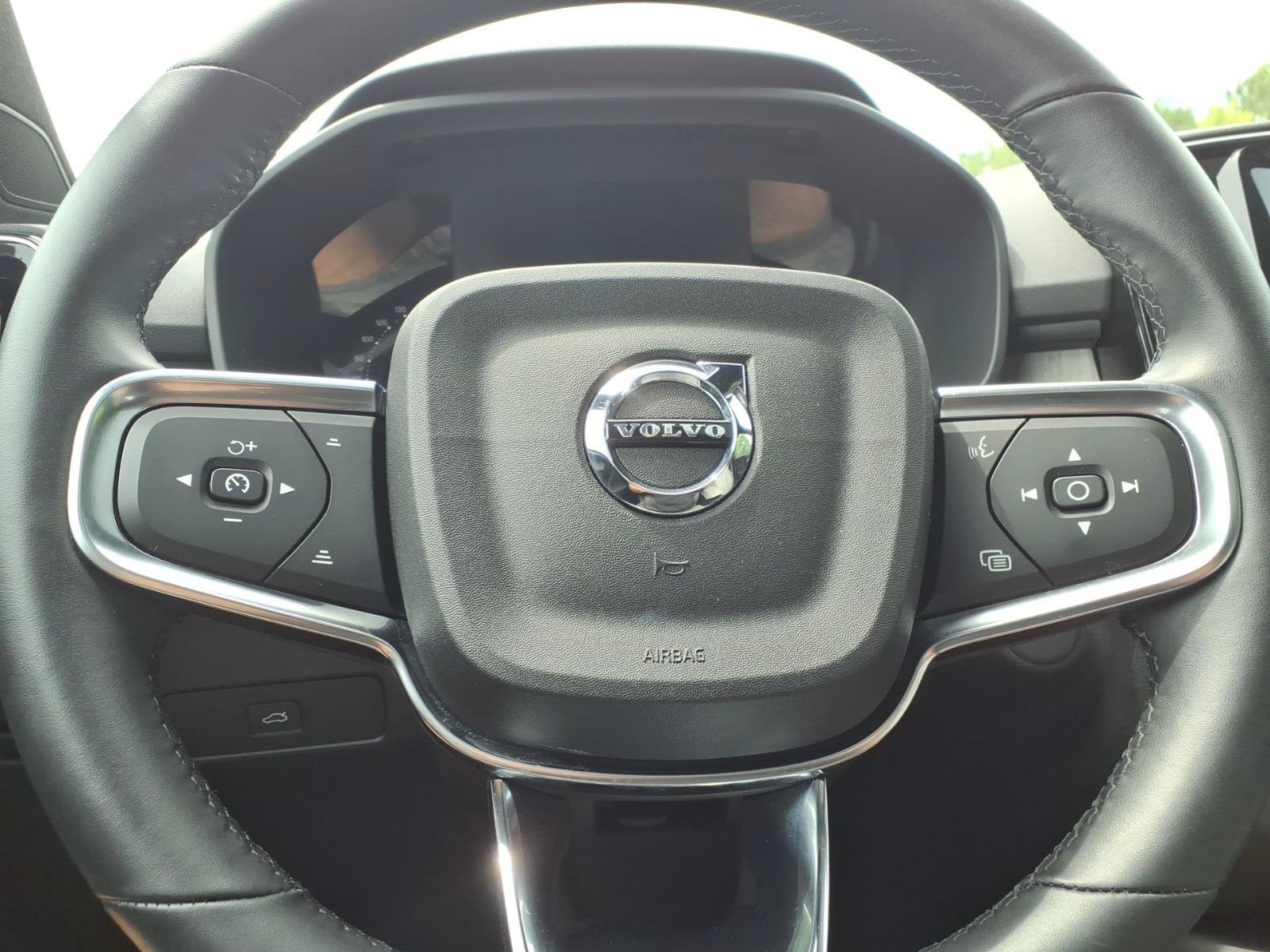 Certified 2025 Volvo EX40 Ultra AWD/4WD image 32