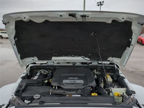 Used 2015 Jeep Wrangler Unlimited Sahara w/ Connectivity Group image 15