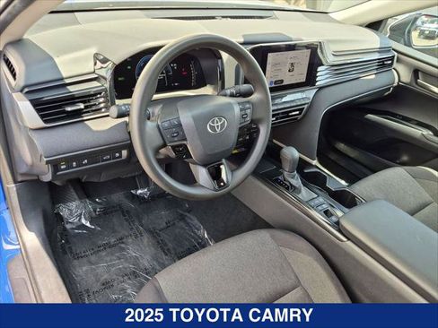 Used 2025 Toyota Camry LE FWD image 12