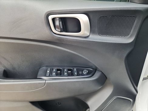 Used 2024 Hyundai Venue SEL FWD image 12