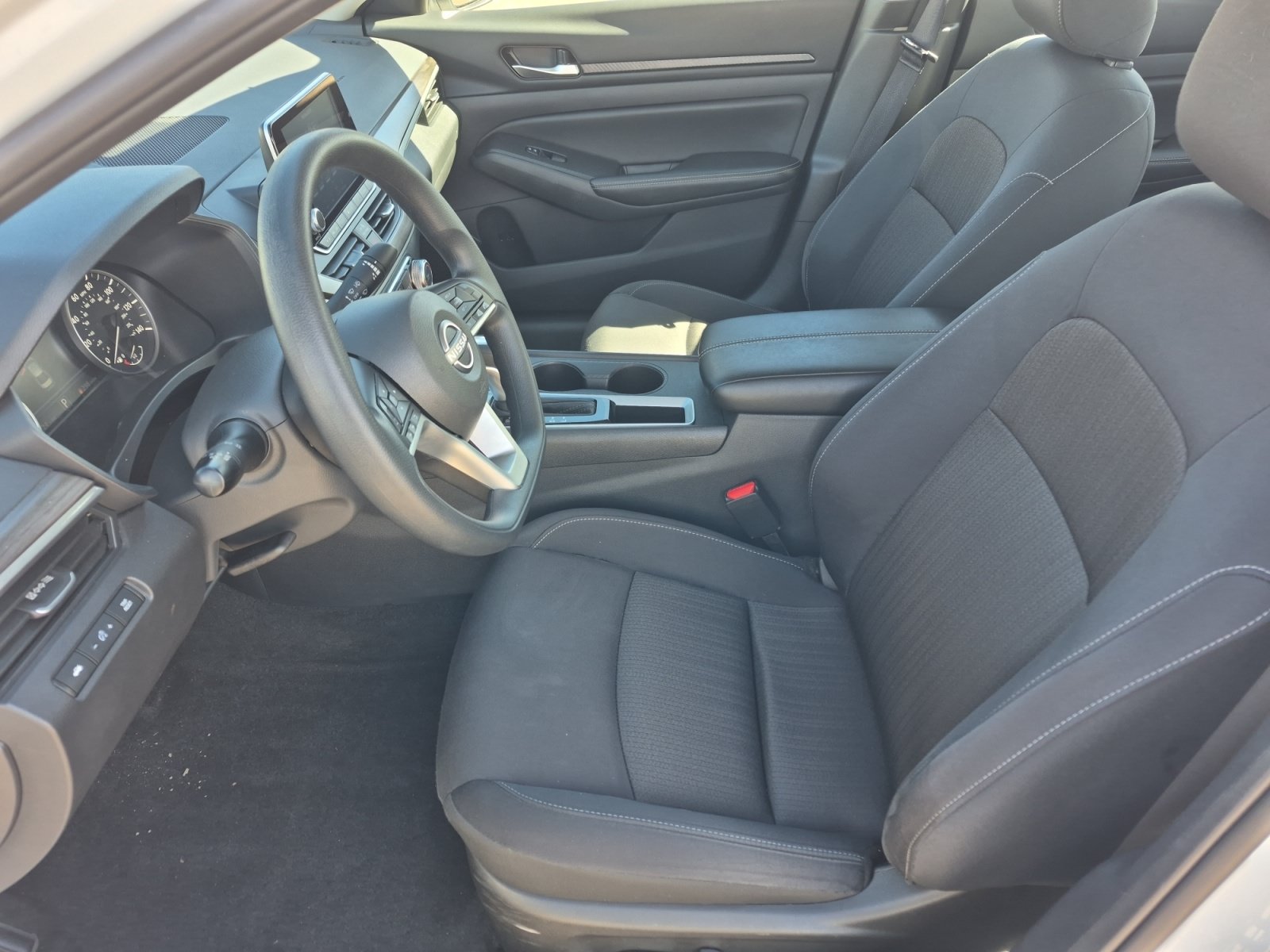 Used 2025 Nissan Altima 2.5 SV FWD image 17