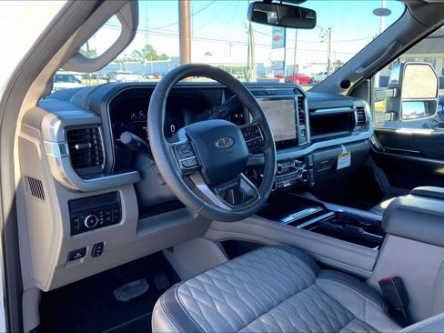 Certified 2025 Ford F350 Platinum w/ Platinum Plus Package image 17