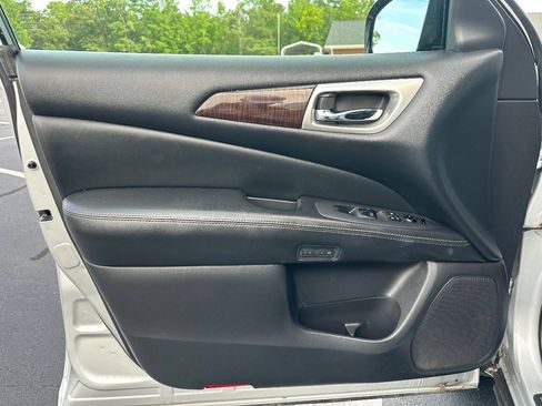 Used 2013 Nissan Pathfinder Platinum AWD/4WD image 10