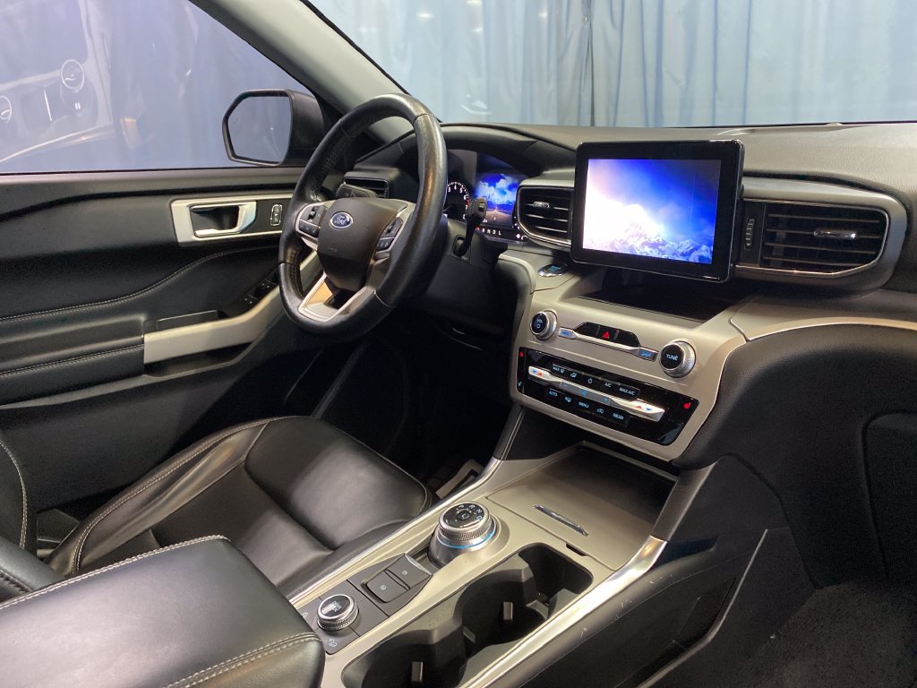 Used 2022 Ford Explorer XLT w/ Equipment Group 202A AWD/4WD image 45
